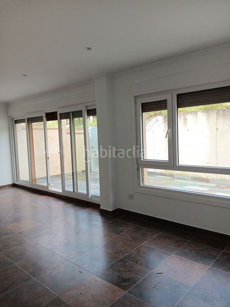 Foto a35d8f5e-5e4e-43d3-a13a-1d2390e49c32. Casa amb calefacció piscina a Noalla Sanxenxo