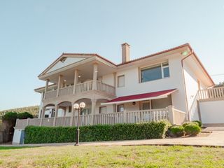 Maison à Carballo. Chalet con vistas a la playa de razo y tres apartamentos indepen