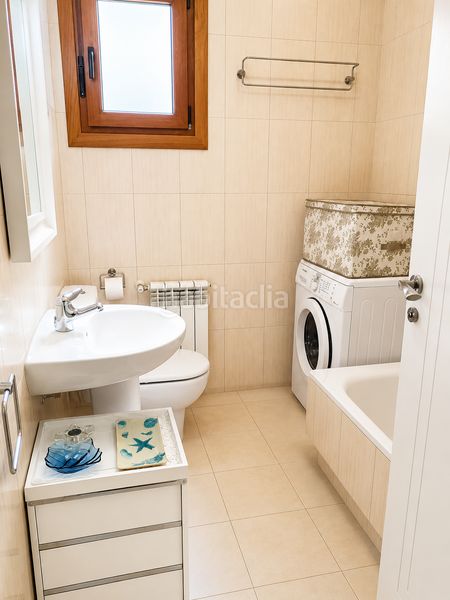 Foto f62f4a2b-62db-48bc-a5c7-617e8bfd2e41. Casa amb calefacció piscina a Sanxenxo pueblo Sanxenxo
