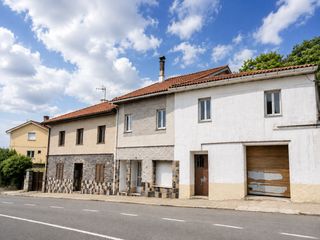 Casa a Forcarei. Propiedad en venta con 3 casas y finca de 10.820 m en cachafeiro