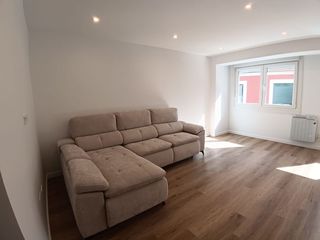 Pis a Marín. Vivienda recién reformada de 2 dormitorios en el centro de marín