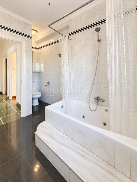 Foto 0f0b3230-13a8-4b45-ac6e-b6200e5c982c. Casa amb calefacció a Zona Fernández Labreda Pontevedra