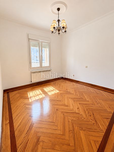 Foto 6d072fee-635c-4cf1-bf3b-aac3db851bcf. Casa amb calefacció a Zona Fernández Labreda Pontevedra