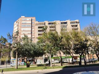 Pis  Alameda de san ant�n. Alameda de san ant�n, frente a el corte ingl�s