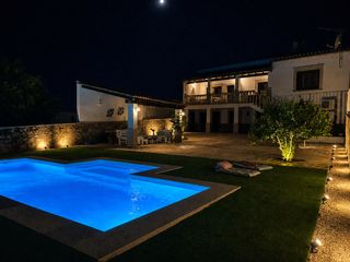 Chalet in Valencia de Alcántara. Chalet independiente de carácter señorial con piscina, vistas y