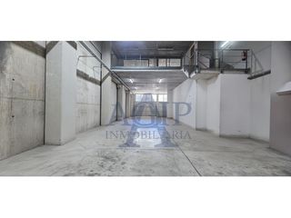 Location Bâtiment à usage industriel  Calle guixeras. Nave industrial de 542 m con oficinas acondicionadas y altillo e