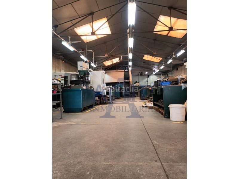 Foto 91c58826-df54-4957-a0f1-99a7178fc3d7. Nau industrial a Centre Sabadell