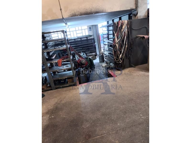 Foto a5767521-d836-41e9-9fbf-04077a7e9a9b. Nau industrial a Centre Sabadell