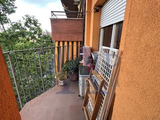 Etagenwohnung in Navas. Piso exterior con balcón y ascensor en navas  gran potencial