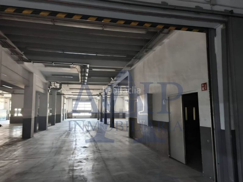 Foto e7ada215-932b-416f-ace0-261cc4476f4f. Affitto capannone industriale in Almeda - El Corte Inglés Cornellà de Llobregat
