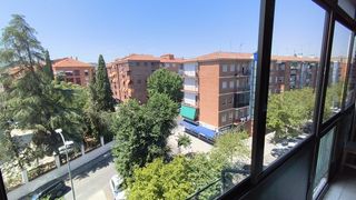 Flat  Calle de gante. Amplio piso de 119 m² con garaje, trastero, terrazas y ascensor