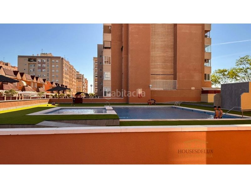 Foto dd5f0198-6597-463a-814f-1b3a79e4ea9b. Casa adossada amb aparcament piscina a Ciutat Universitària Elche / Elx