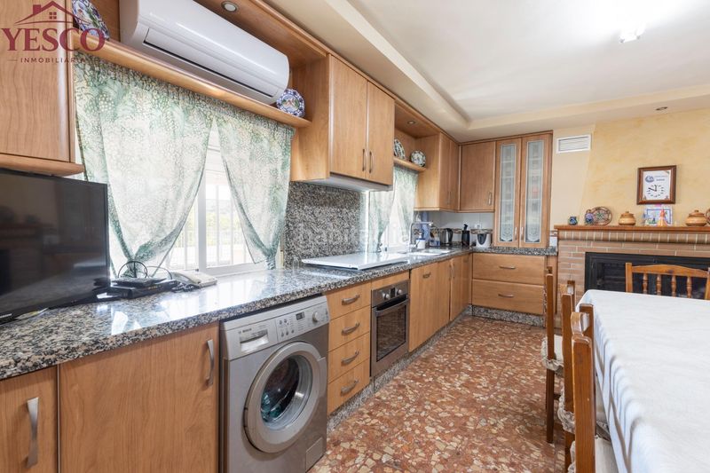 Foto b30fe555-b774-4b44-9661-21fa0e32b578. Casa pareada en Víznar