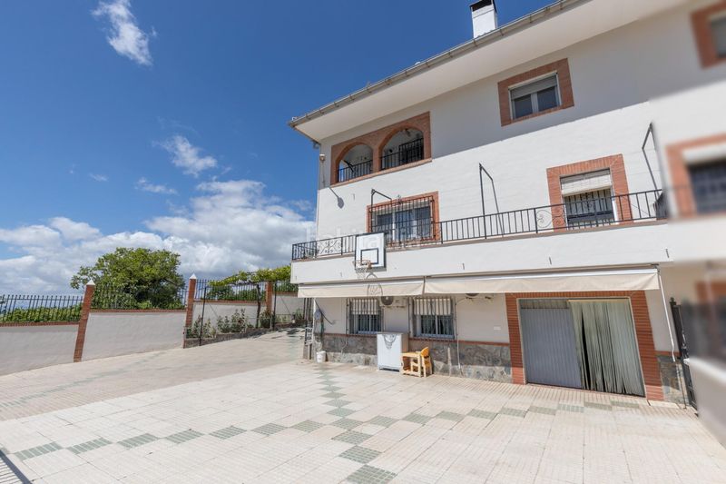 Foto be81b2f4-e4c7-405e-8fa1-5439f6af0f86. Casa pareada en Víznar