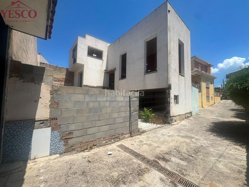Foto 0dfebe73-6f37-4c22-ba5c-91f4501045ec. Casa aparellada amb aparcament a Peligros