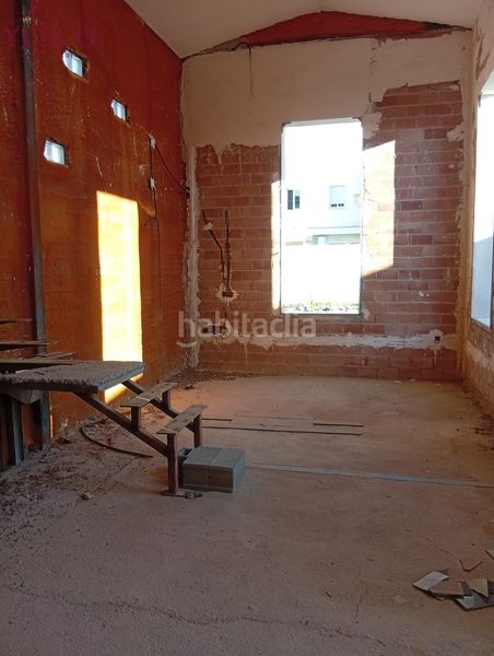Foto 3ee9f893-d7d2-44b6-b9a9-26a1edf3eda0. Casa aparellada amb aparcament a Peligros