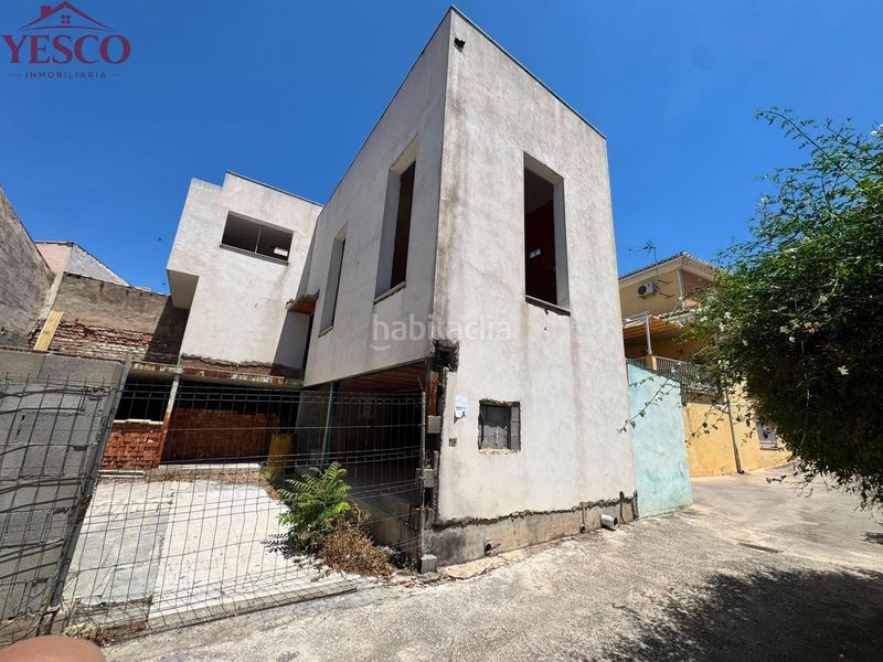 Foto 9b2e9416-4173-4712-b006-3d675bec6034. Casa aparellada amb aparcament a Peligros