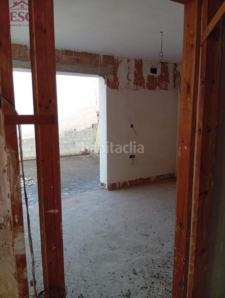 Foto b2205480-caf6-4838-a67a-0fb51c3b53d8. Casa aparellada amb aparcament a Peligros