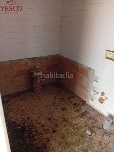 Foto f46a0c2a-33e7-4967-9bf6-2a1f4c8136c4. Casa aparellada amb aparcament a Peligros