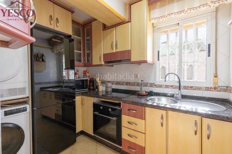 Foto 340f3569-3442-4442-a2a6-ee5262caf813. Casa adossada a Benalúa