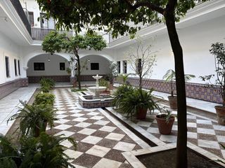 Pis en Centro-Calzada-Cabo Noval. Piso de 126m2 con 4 dormitorios en pleno centro, cerca de la pla