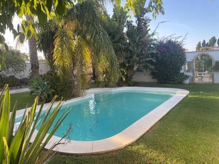 Casa a La Jara. Chalet independiente con piscina en la jara