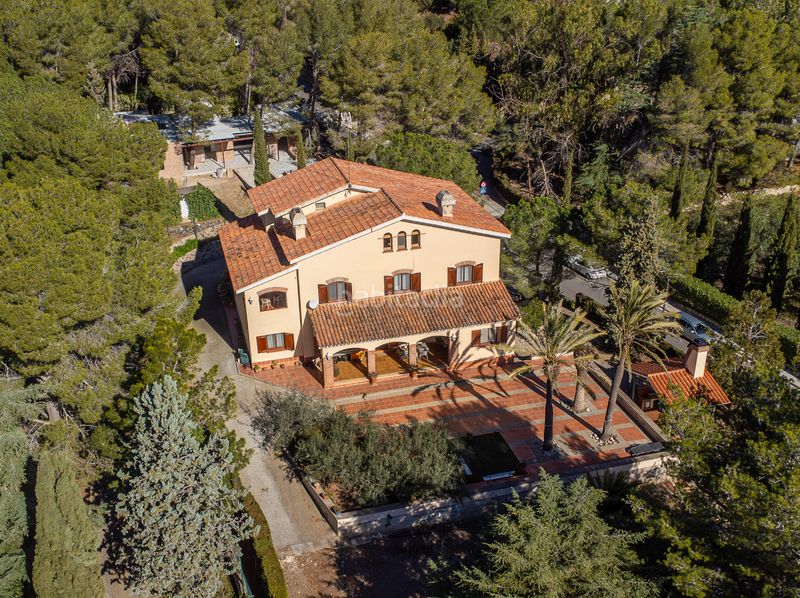 Foto c12835b0-f85a-40ff-ae30-256880dcd0d8. Casa amb xemeneia calefacció aparcament a Almoster