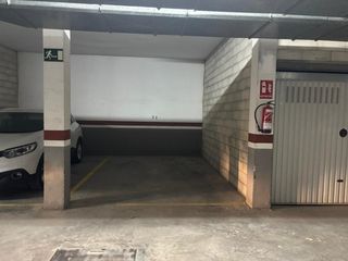 Autoparkplatz  Calle del moral. Cochera ubicada en el corazon de la carlota