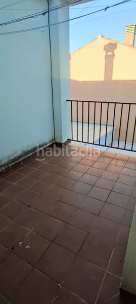 Foto 1acd5ff1-fc22-4e74-a7cd-168a75593fe0. Casa adosada ?? adosado con sótano, patio y garaje – listo para entrar a vivir en Carlota (La)