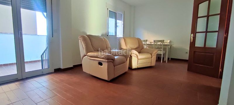 Foto a264e533-076e-48f6-af24-834fff74cb08. Casa adosada ?? adosado con sótano, patio y garaje – listo para entrar a vivir en Carlota (La)