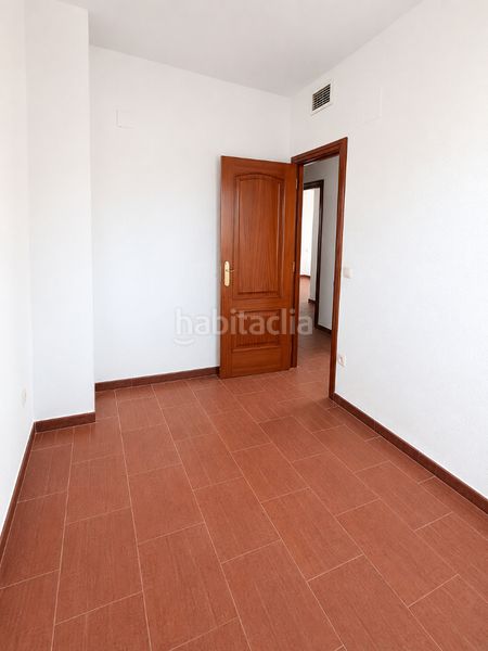 Foto a4219450-6e2f-43ce-b28b-350fa9cff1ab. Casa adossada amb xemeneia aparcament a Carlota (La)