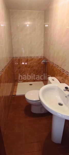 Foto c9df6c40-5fd8-4ffc-93da-0419f6146bcb. Casa adosada ?? adosado con sótano, patio y garaje – listo para entrar a vivir en Carlota (La)
