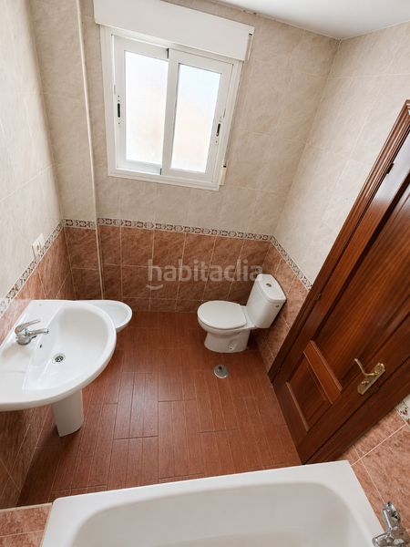 Foto cb8bbce0-ce5a-4ae7-b325-cde11a486c0f. Casa adossada amb xemeneia aparcament a Carlota (La)
