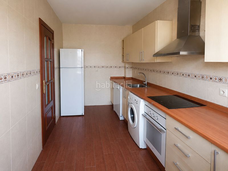 Foto d5e99199-c17e-4141-b123-52a819823b08. Casa adossada amb xemeneia aparcament a Carlota (La)