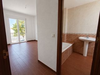 Reihenhaus  Avenida la victoria. ?? adosado con s�tano, patio y garaje � listo para entrar a vivi