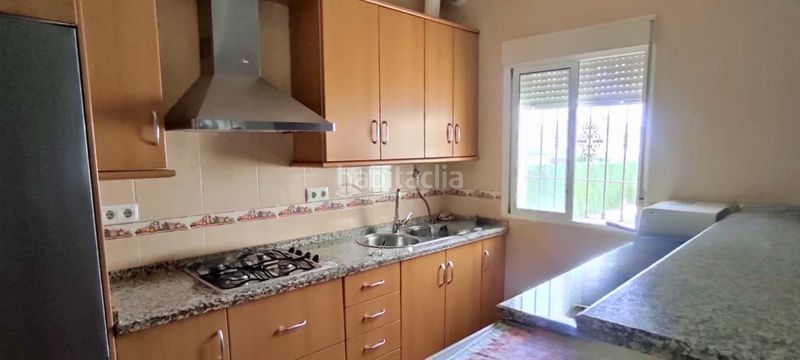 Foto e5f8e5c9-7ea2-48cd-ba40-970aee3b240d. Chalet en Carlota (La)