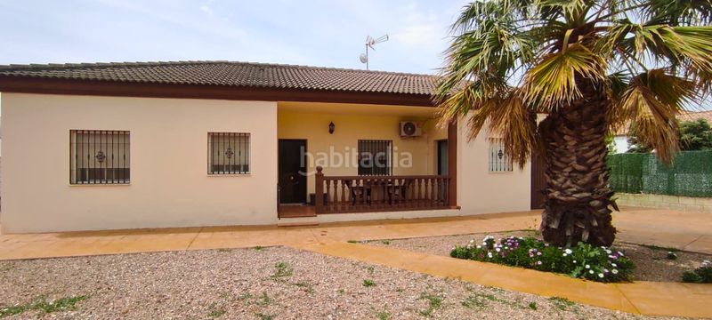 Foto edca7f33-1de8-478e-bfbc-76f5d737b960. Chalet en Carlota (La)