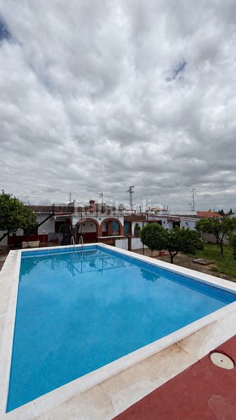 Foto f0812f6a-f025-47b0-aef0-64f35863563b. Masia amb xemeneia calefacció aparcament piscina a Córdoba