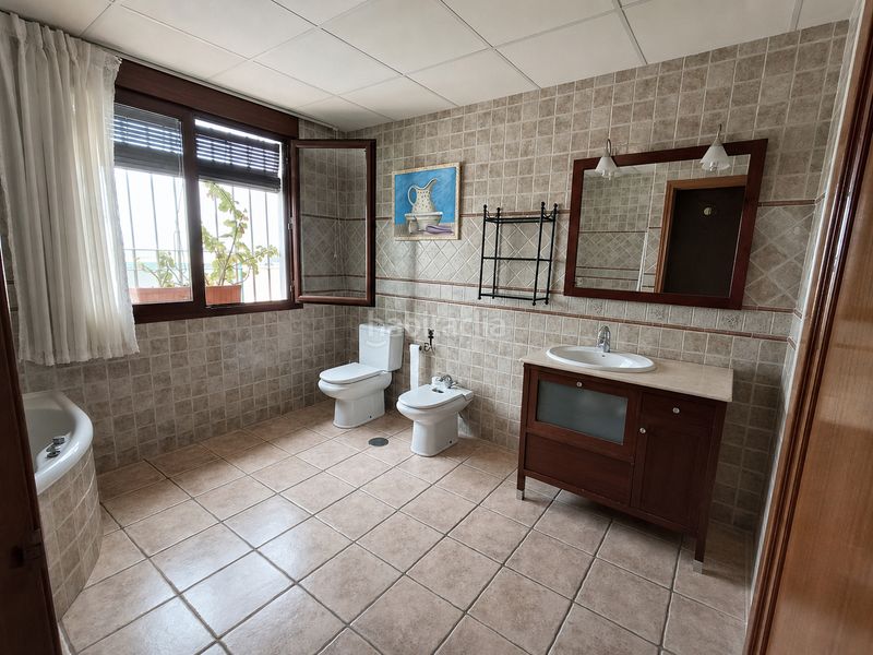 Foto 4e9ce725-98de-46bf-892c-a66eae001693. Casa adossada amb aparcament piscina a Carlota (La)