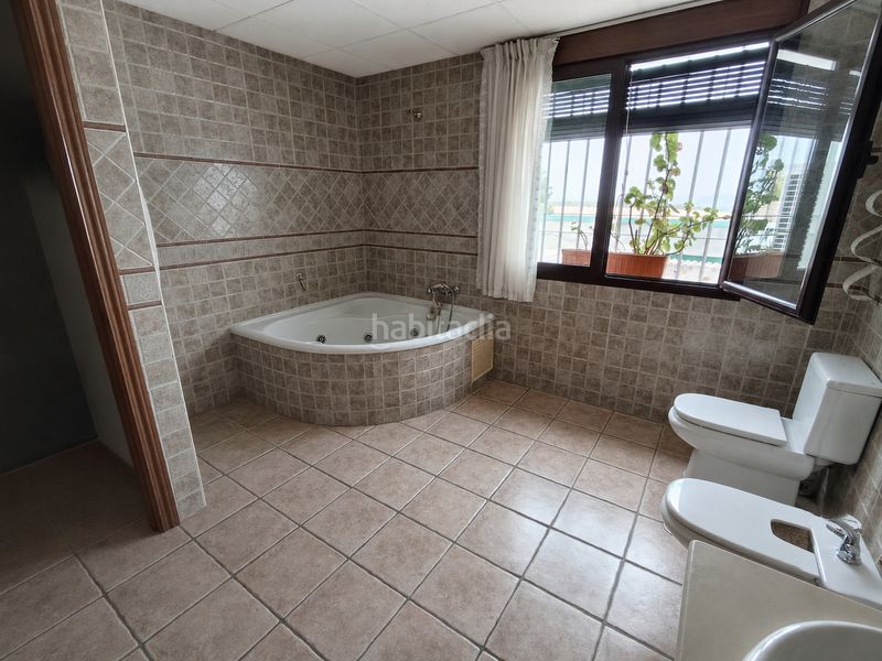 Foto f00e921e-95d5-4a77-a2f9-f119c45a94ba. Casa adossada amb aparcament piscina a Carlota (La)