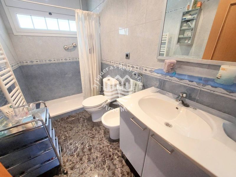 Foto 1dd2e1cc-0612-4370-85b9-fafeeeb8483a. Casa amb calefacció aparcament a Abrera