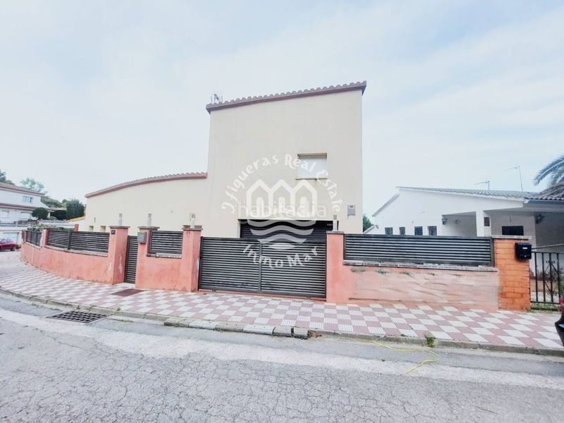Foto cc256ddd-7841-4a9d-a02b-f57466c6e67c. Casa amb calefacció aparcament a Abrera