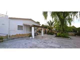 Casa  Avenida llum. Creixell fantastica casa para vivir todo el año
