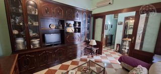 Etagenwohnung  Calle espinosa de los monteros. Piso de tres dormitorios con ascensor pr�ximo a gran plaza