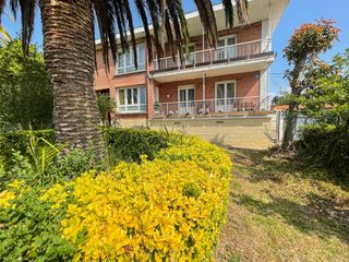Maison  Avenida avenida ambrosio de los heros. Vivienda independiente con 4 viviendas, gran terreno, jardín, pi