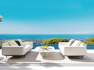 Chalet in El Madroñal. Villa de obra nueva con vistas al mar cerca de benahavis