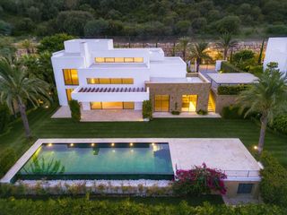 Chalet in Casares Golf - Casares del Sol. Exclusiva villa de lujo de obra nueva en finca cortesín, casares