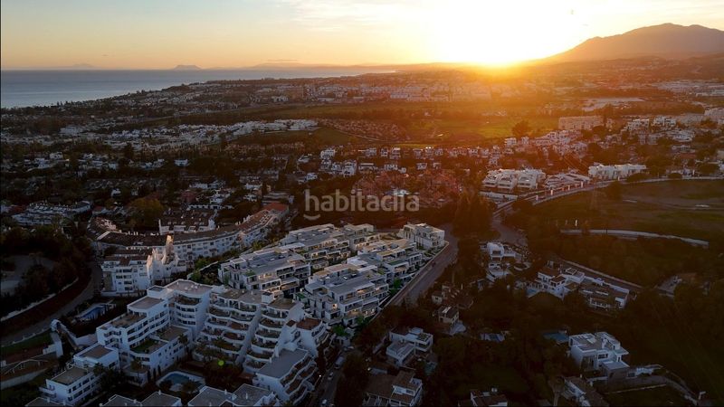 Foto 561a34cc-430d-4d9f-a4f3-3a4851766c3e. Àtic amb calefacció aparcament piscina a Nueva Andalucía centro Marbella