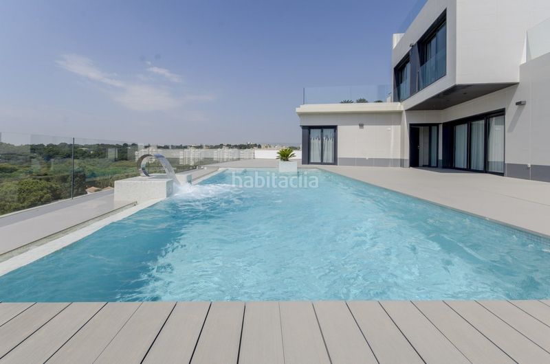 Foto 288a44d4-f6d0-4b54-80c0-9fdadbe84154. Xalet amb aparcament piscina a Campoamor Orihuela