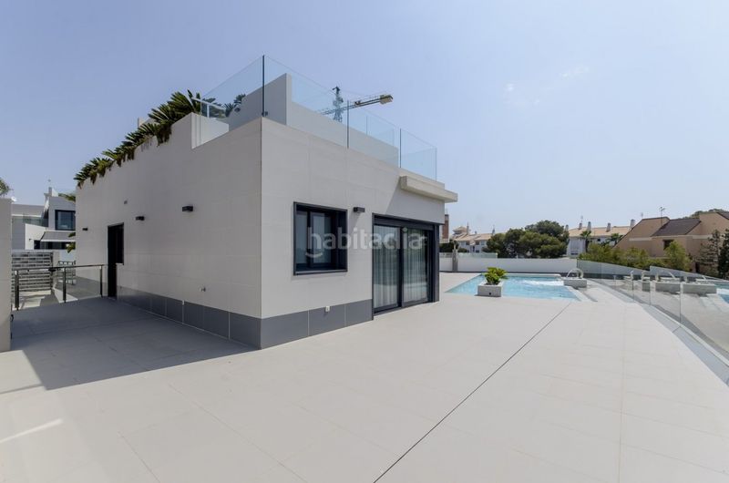 Foto a73d8ae1-15bf-467d-8d56-e5f8493ee9b9. Xalet amb aparcament piscina a Campoamor Orihuela